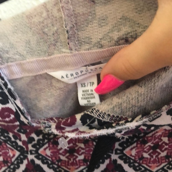 A sweater - Picture 3 of 3